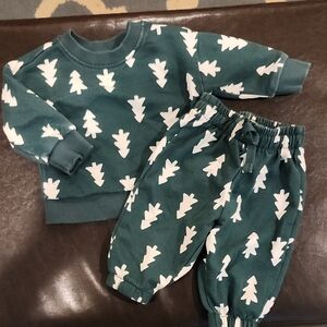 Hanna Andersson Green and White Tree Baby Set Size 3-6 months